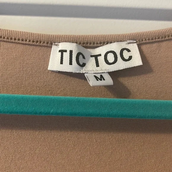 NWOT Open Front Crop Top - Picture 4 of 4